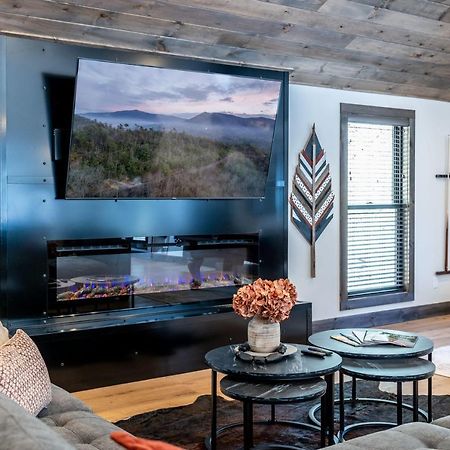 New Rustic Luxe Cabin Billiards Spa Near Gsmnp Townsend Exteriör bild