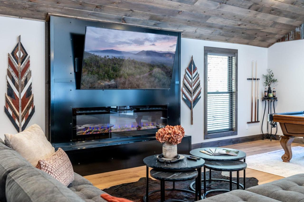 New Rustic Luxe Cabin Billiards Spa Near Gsmnp Townsend Exteriör bild