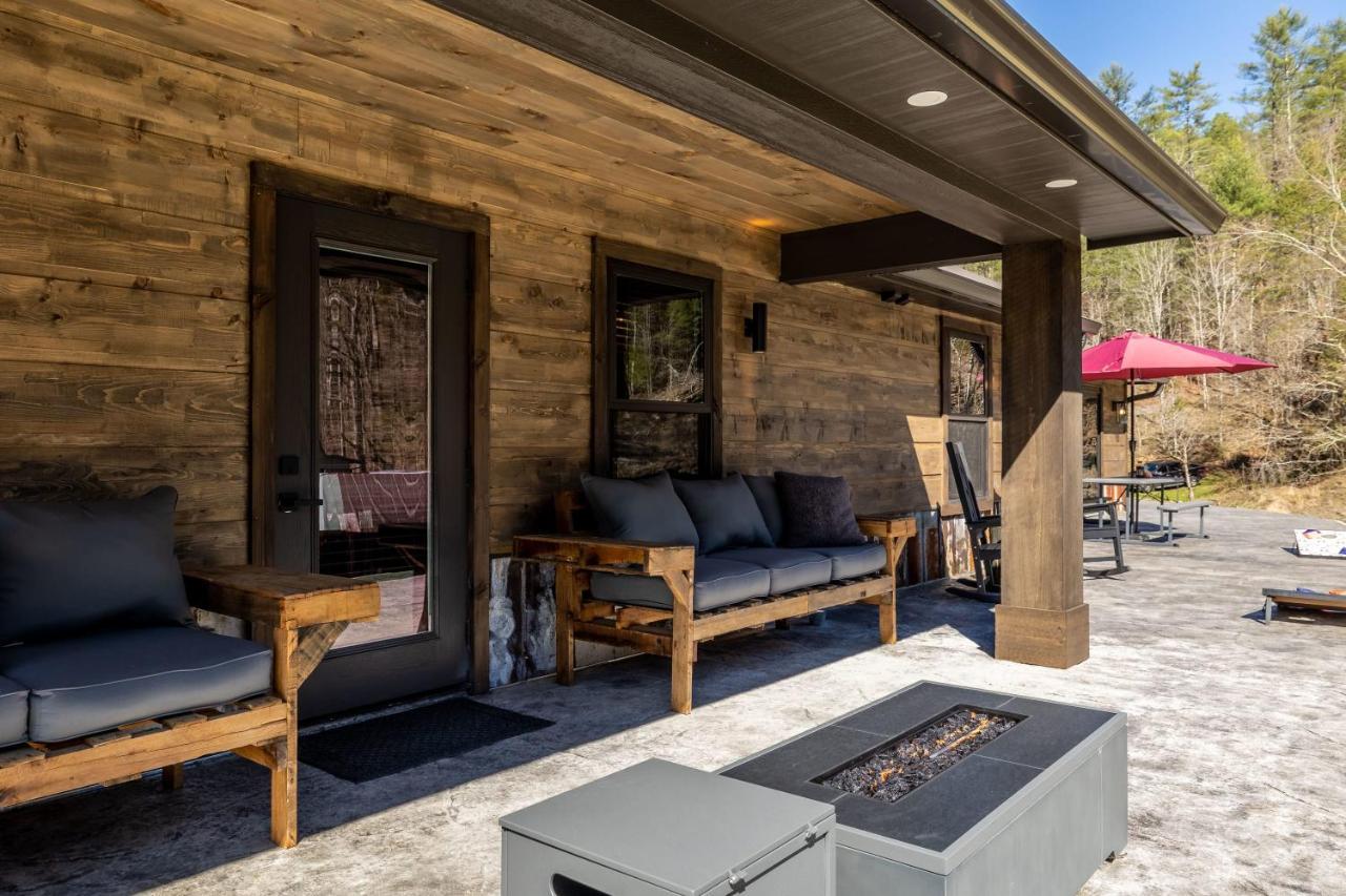New Rustic Luxe Cabin Billiards Spa Near Gsmnp Townsend Exteriör bild