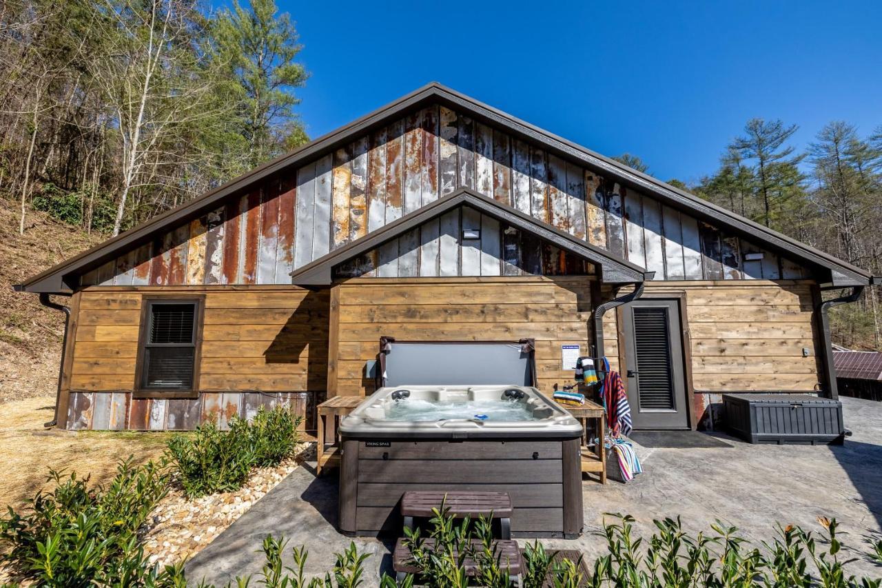 New Rustic Luxe Cabin Billiards Spa Near Gsmnp Townsend Exteriör bild