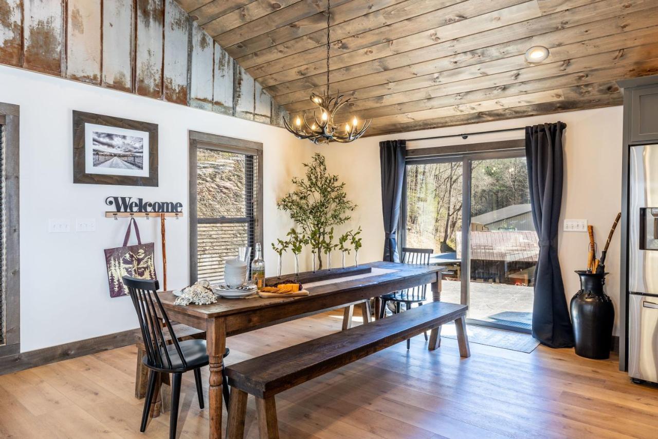 New Rustic Luxe Cabin Billiards Spa Near Gsmnp Townsend Exteriör bild