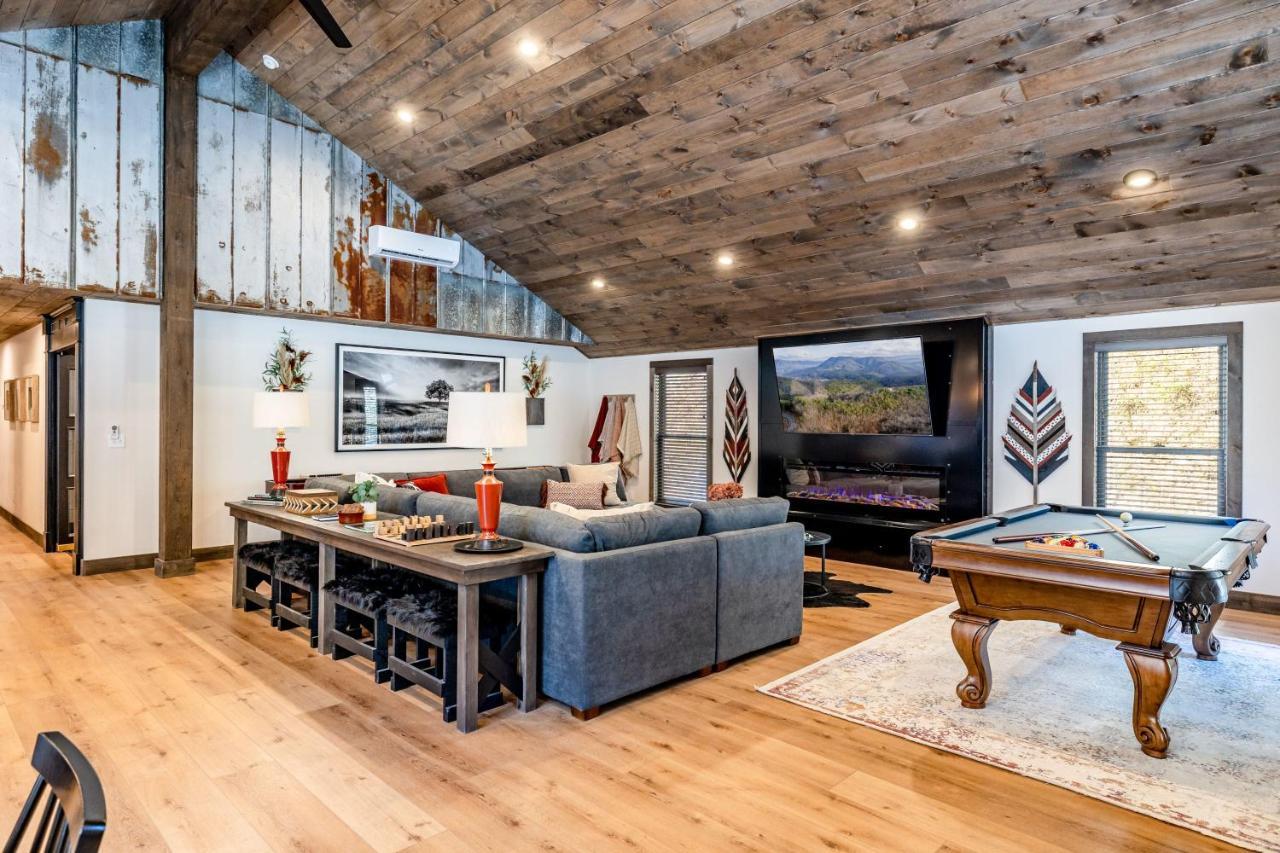 New Rustic Luxe Cabin Billiards Spa Near Gsmnp Townsend Exteriör bild