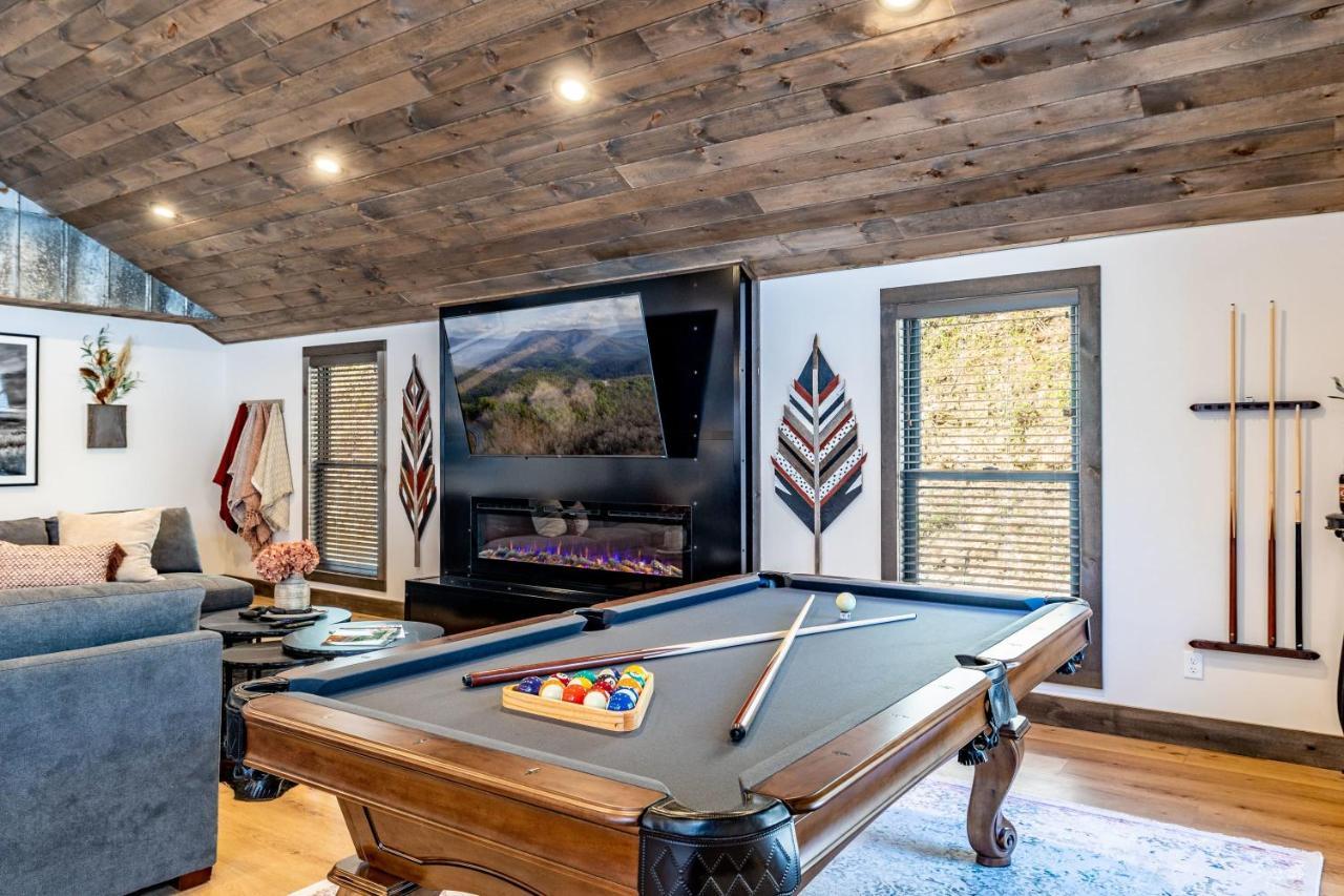 New Rustic Luxe Cabin Billiards Spa Near Gsmnp Townsend Exteriör bild