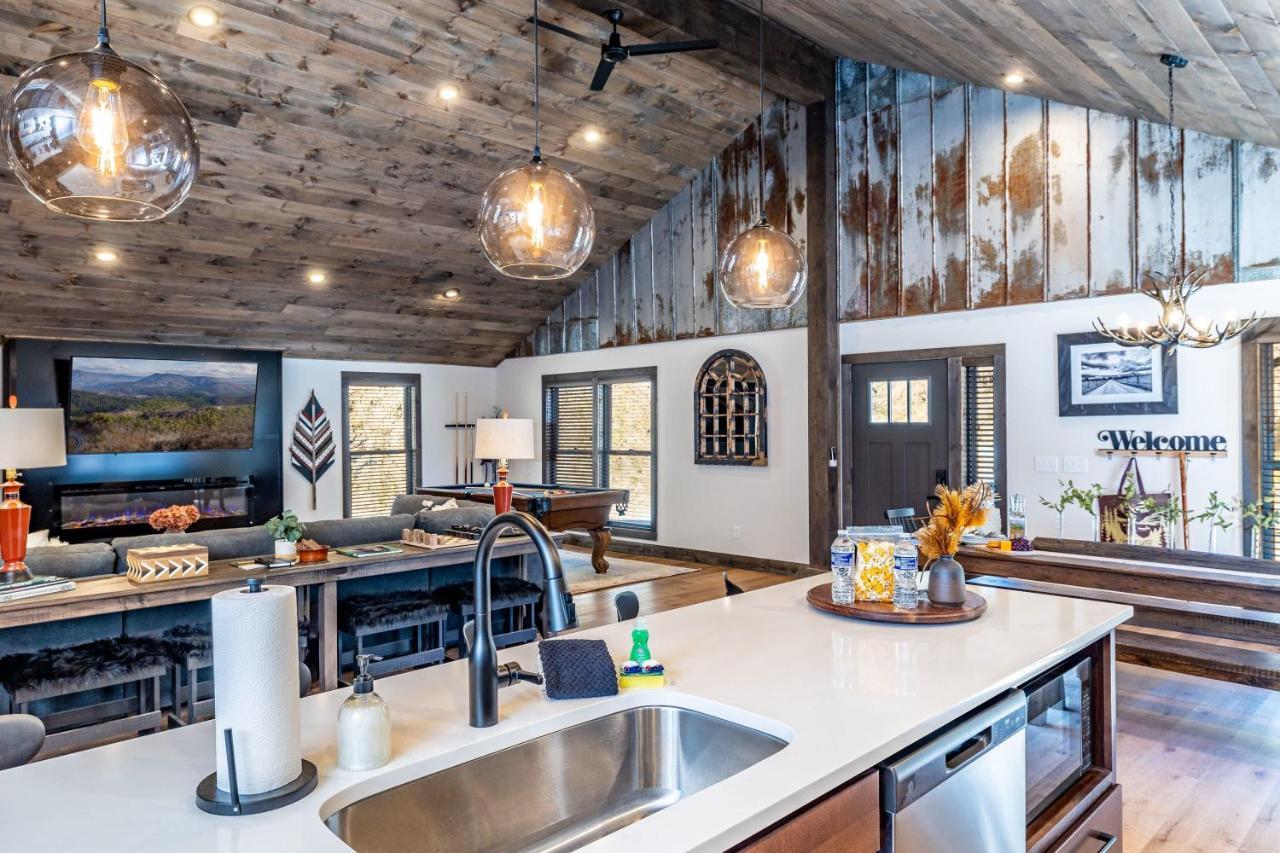 New Rustic Luxe Cabin Billiards Spa Near Gsmnp Townsend Exteriör bild