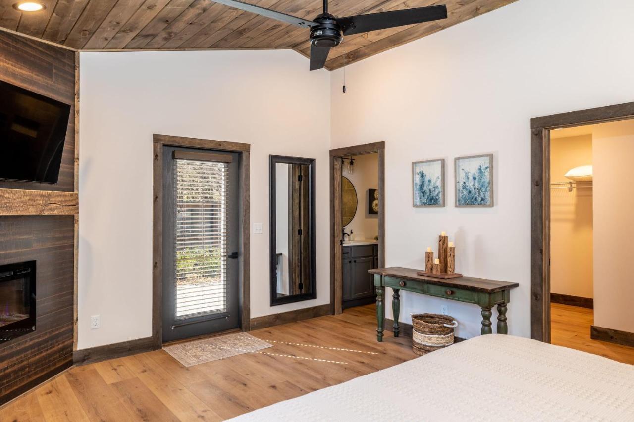 New Rustic Luxe Cabin Billiards Spa Near Gsmnp Townsend Exteriör bild
