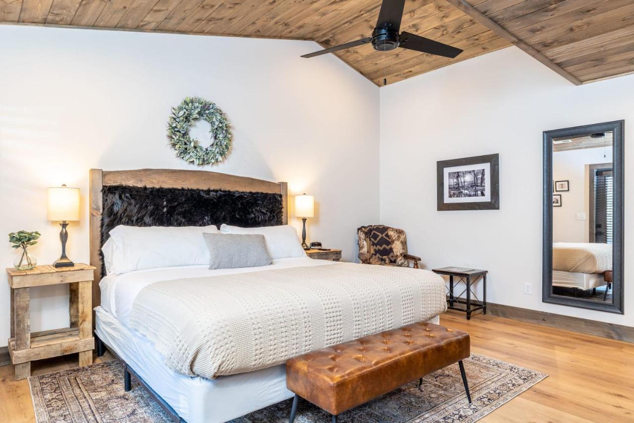New Rustic Luxe Cabin Billiards Spa Near Gsmnp Townsend Exteriör bild
