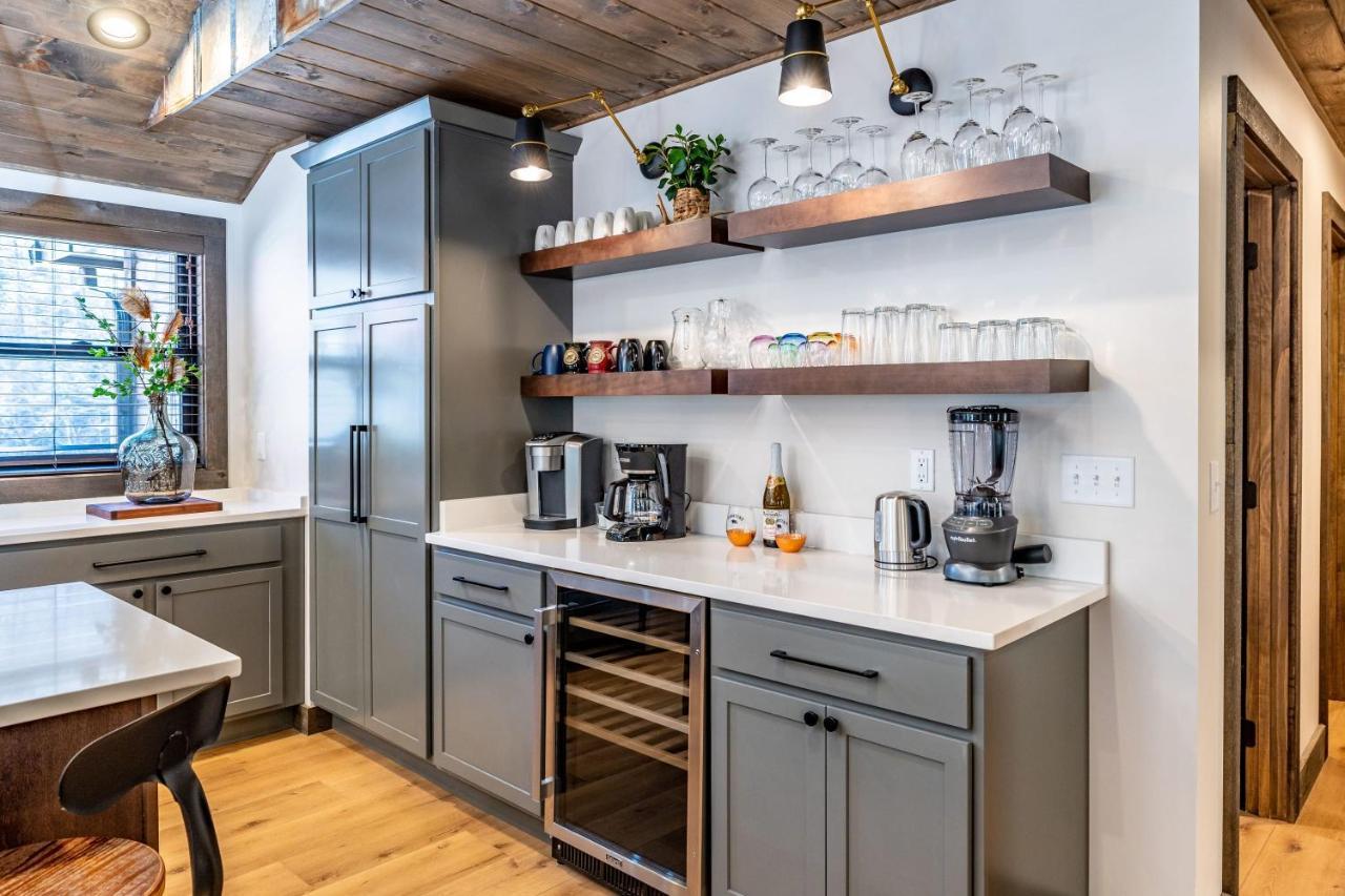 New Rustic Luxe Cabin Billiards Spa Near Gsmnp Townsend Exteriör bild