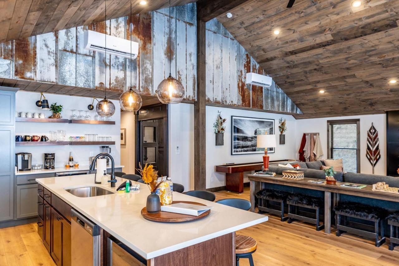 New Rustic Luxe Cabin Billiards Spa Near Gsmnp Townsend Exteriör bild